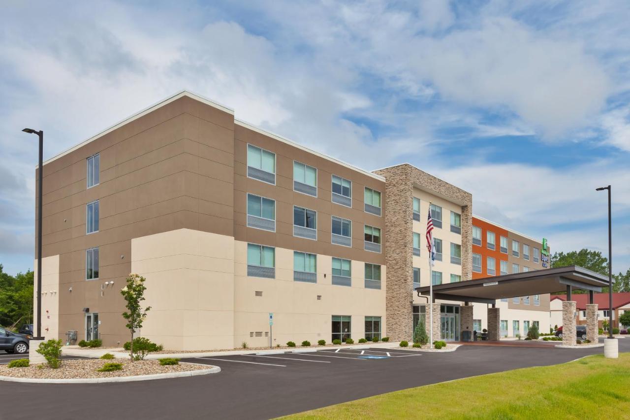 Holiday Inn Express & Suites - Milan - Sandusky Area By Ihg Εξωτερικό φωτογραφία